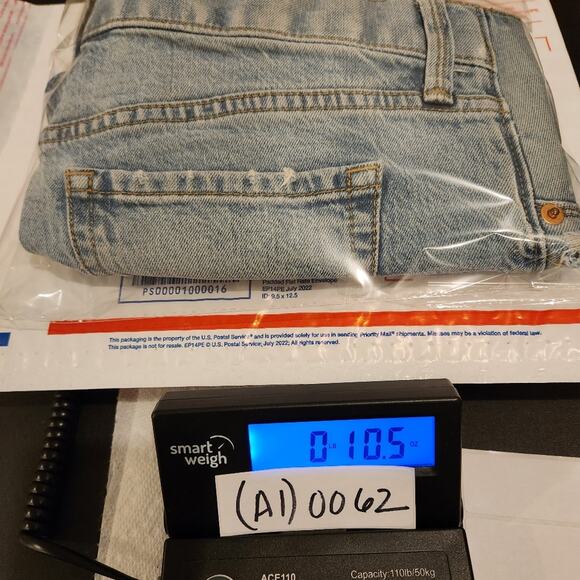 INGRID & ISABEL ISABEL Maternity Lt Wash Denim Distressed Shorts Boho Womens 2 - Picture 10 of 10